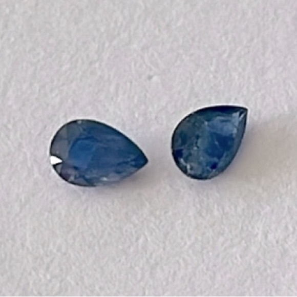 Two Navy Blue (1/2 carat each) Pear Shaped Matched Pair of (Loose) Sapphires - Picture 3 of 6